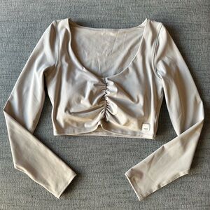 NWOT Vuori long sleeve ruched top in suede
